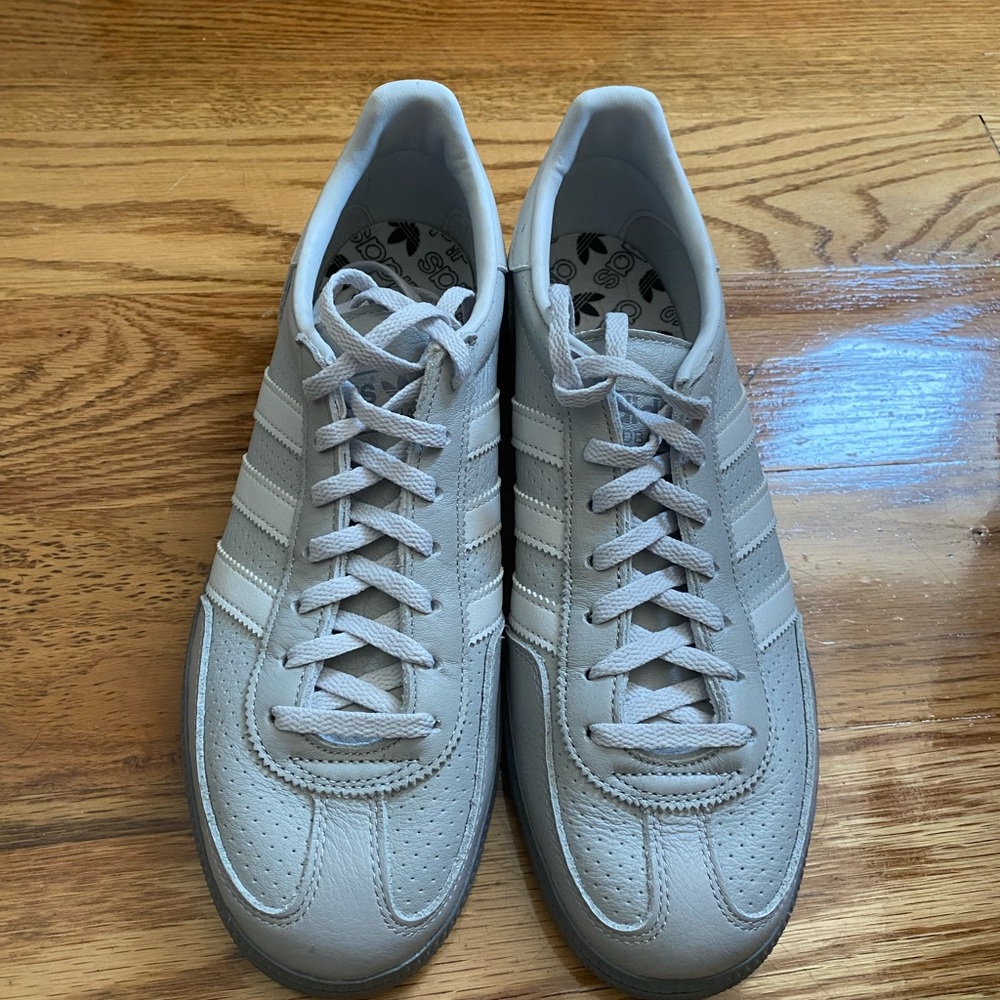 Adidas Gray Sneakers Sleek Design Comfort